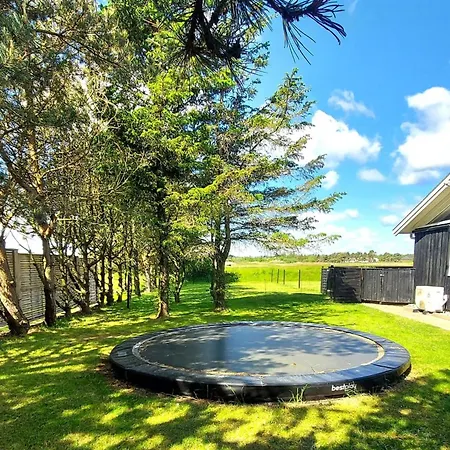 Thorin - 100m From The Sea By Interhome *